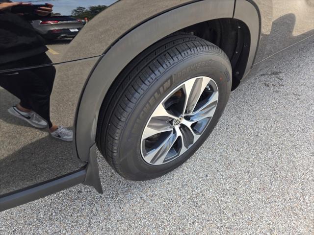 used 2024 Toyota Highlander car, priced at $43,450