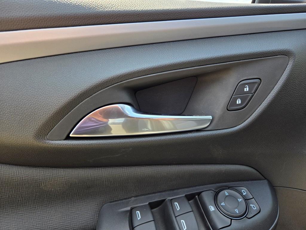 new 2025 Buick Envista car, priced at $23,926