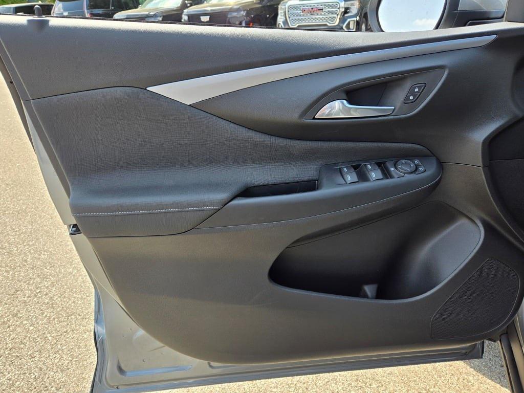 new 2025 Buick Envista car, priced at $23,926