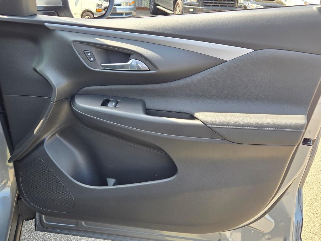 new 2025 Buick Envista car, priced at $23,926