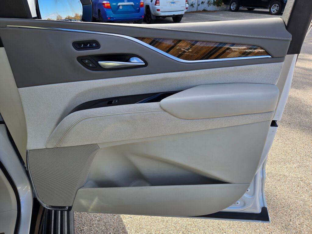 used 2023 Cadillac Escalade ESV car, priced at $75,850
