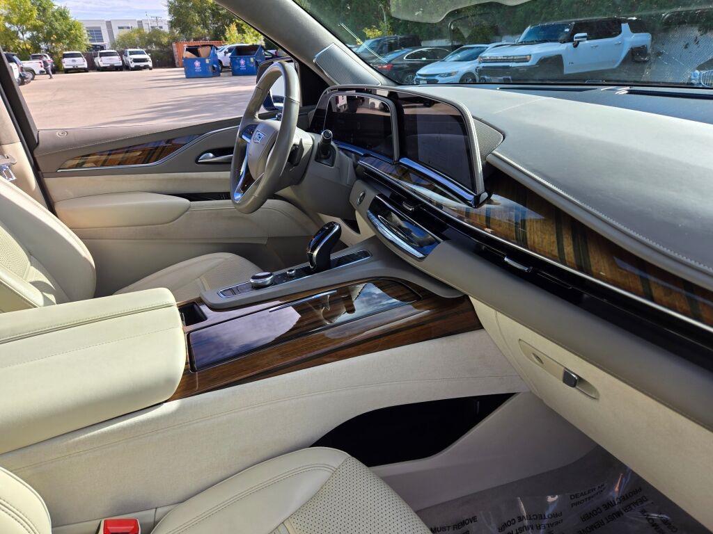 used 2023 Cadillac Escalade ESV car, priced at $75,850