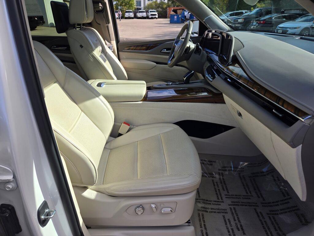 used 2023 Cadillac Escalade ESV car, priced at $75,850