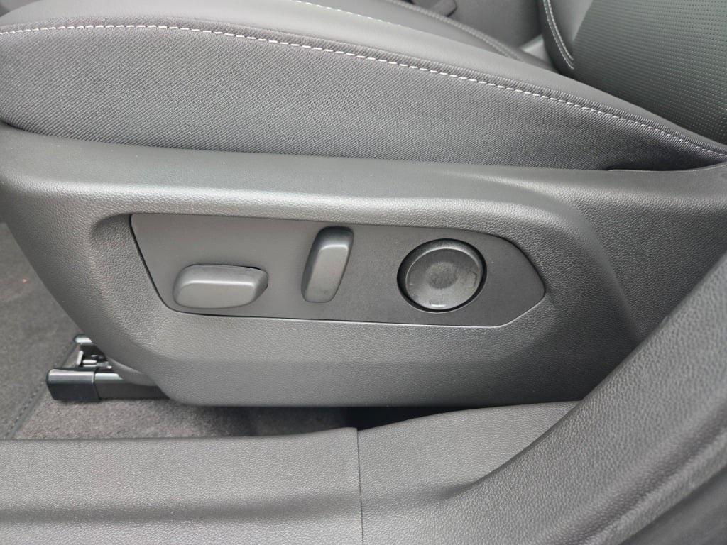 new 2025 Buick Envision car, priced at $37,586