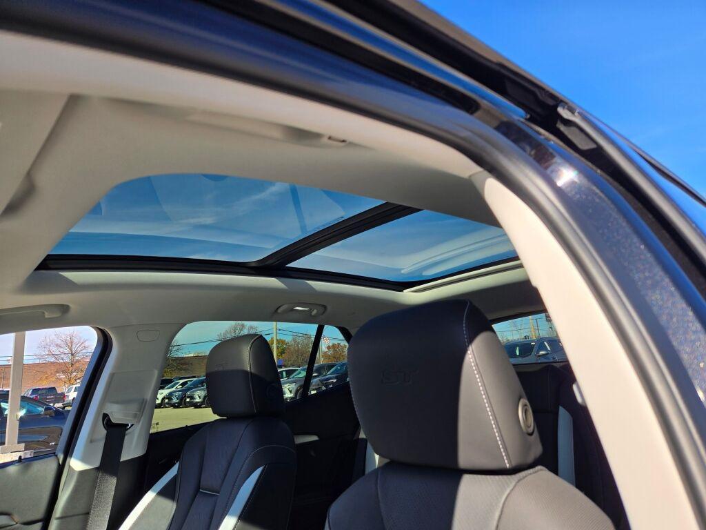 new 2025 Buick Envision car, priced at $41,401