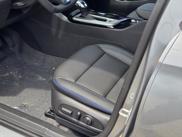 new 2025 Buick Envista car, priced at $28,085
