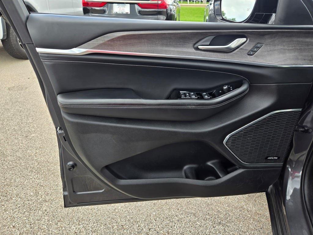 used 2022 Jeep Grand Cherokee car, priced at $37,550