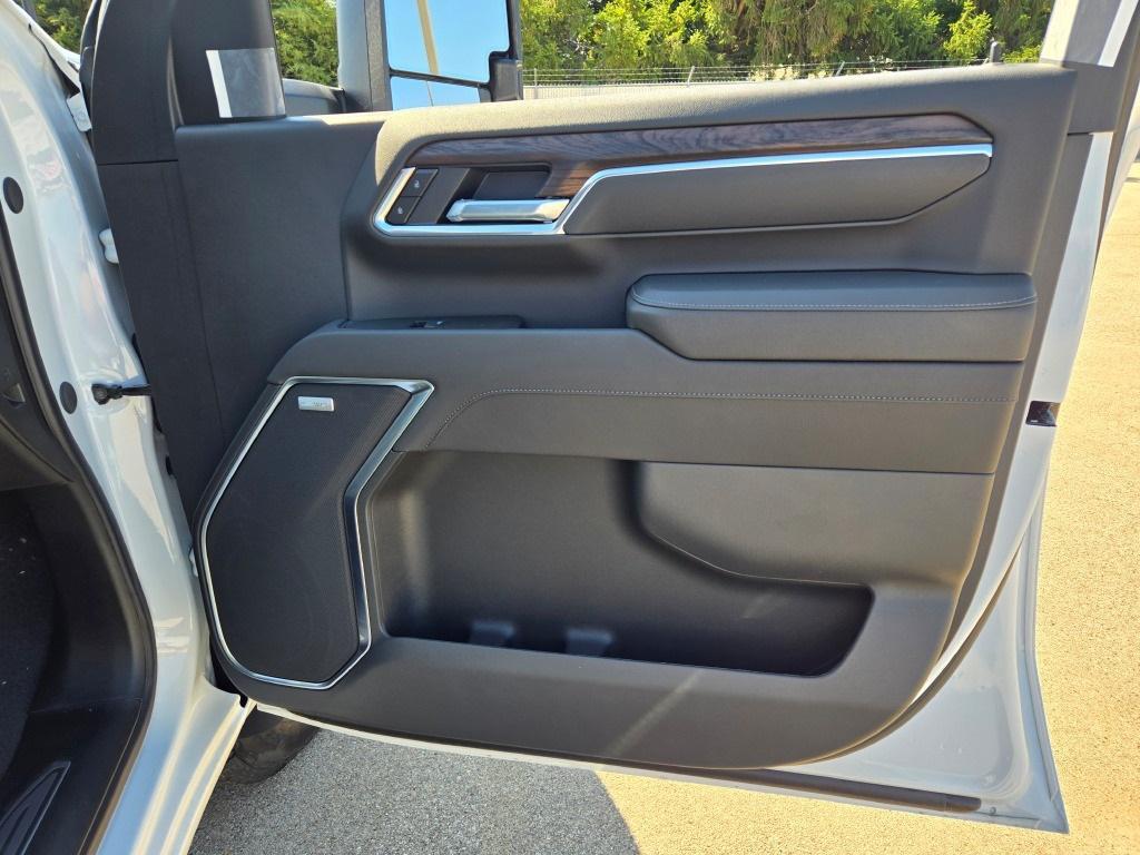 new 2025 GMC Sierra 2500 car, priced at $65,689