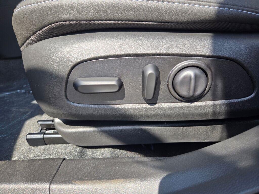 new 2025 Buick Envista car, priced at $23,926