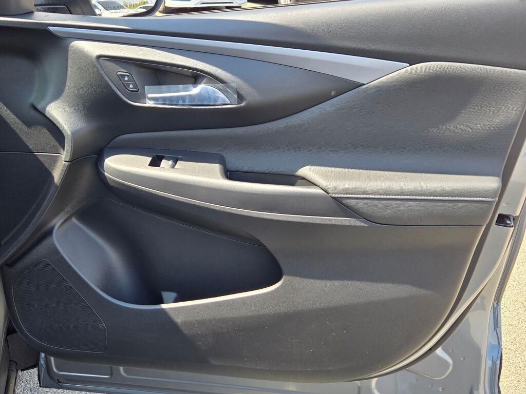 new 2025 Buick Envista car, priced at $23,926