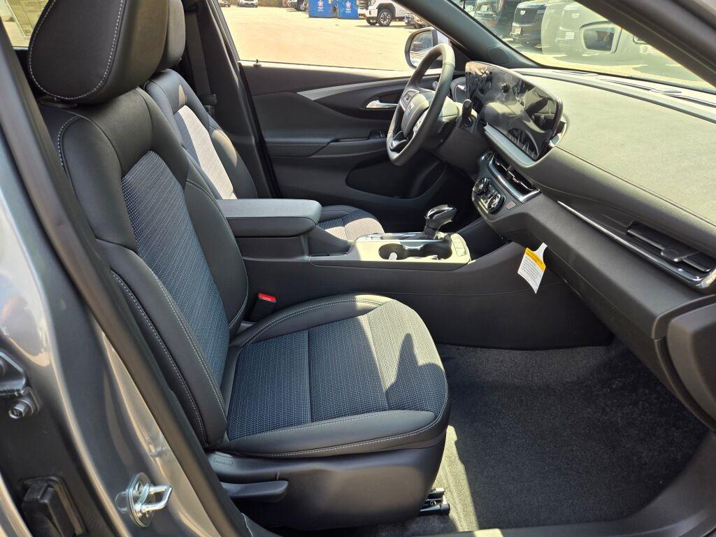 new 2025 Buick Envista car, priced at $23,926