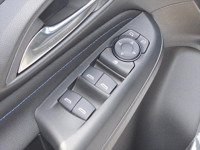 new 2025 Buick Envista car, priced at $28,085
