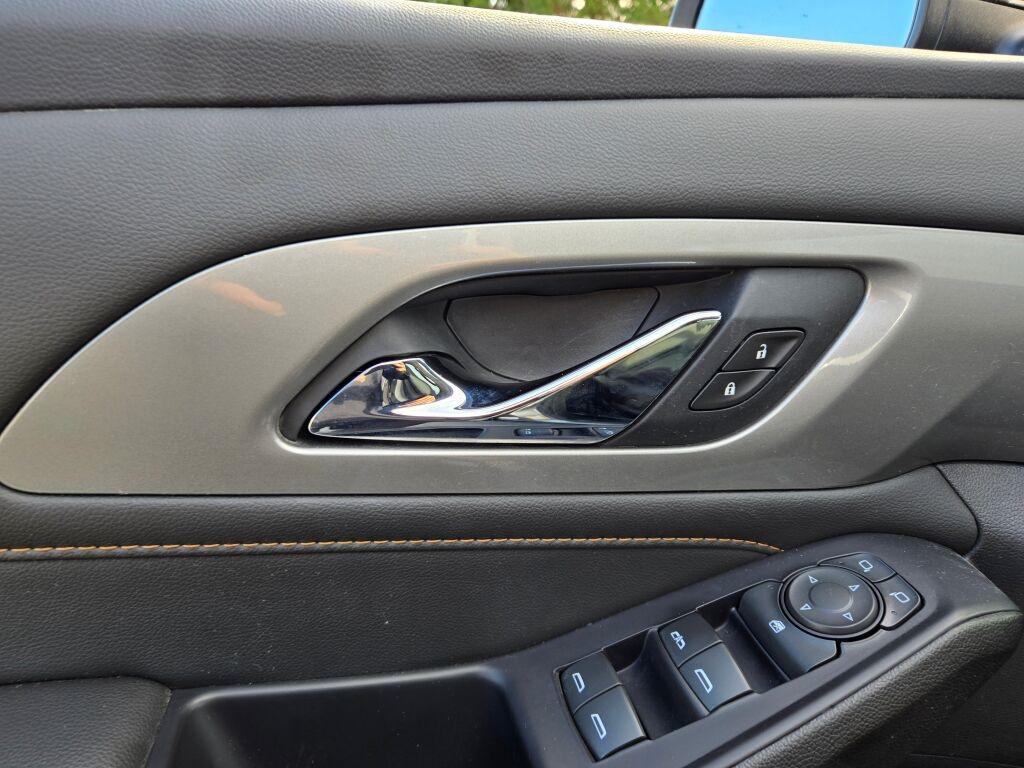 used 2021 Chevrolet Traverse car, priced at $27,625