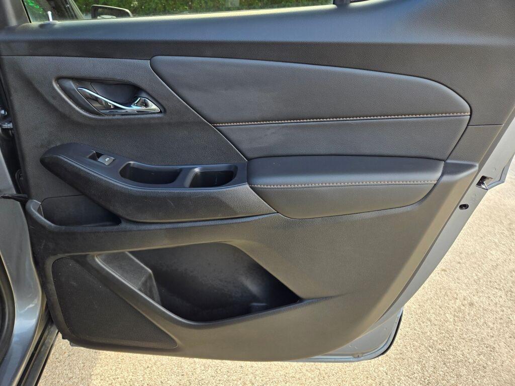 used 2021 Chevrolet Traverse car, priced at $27,625