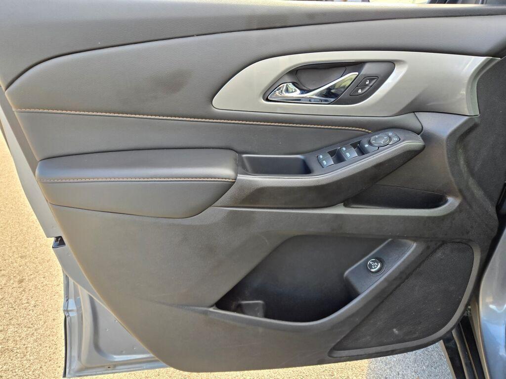 used 2021 Chevrolet Traverse car, priced at $27,625