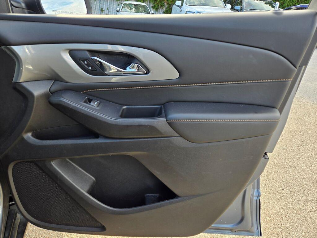 used 2021 Chevrolet Traverse car, priced at $27,625