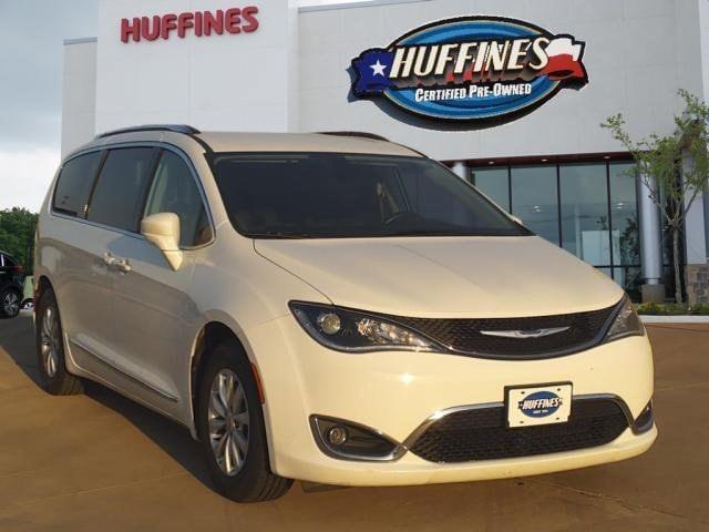 used 2019 Chrysler Pacifica car, priced at $15,377