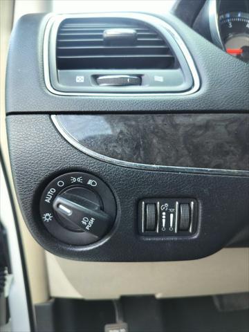 used 2013 Chrysler Town & Country car