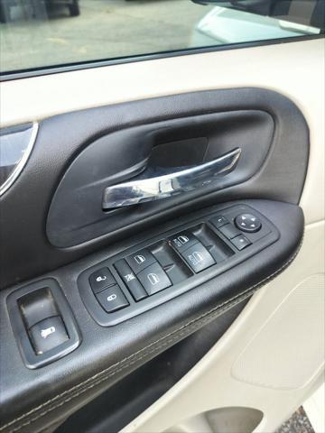 used 2013 Chrysler Town & Country car