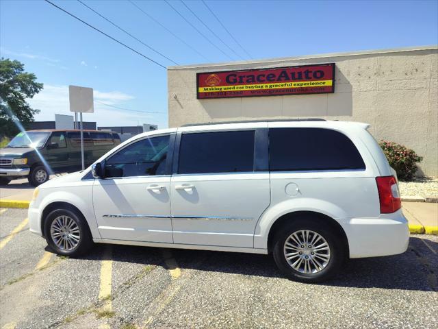 used 2013 Chrysler Town & Country car
