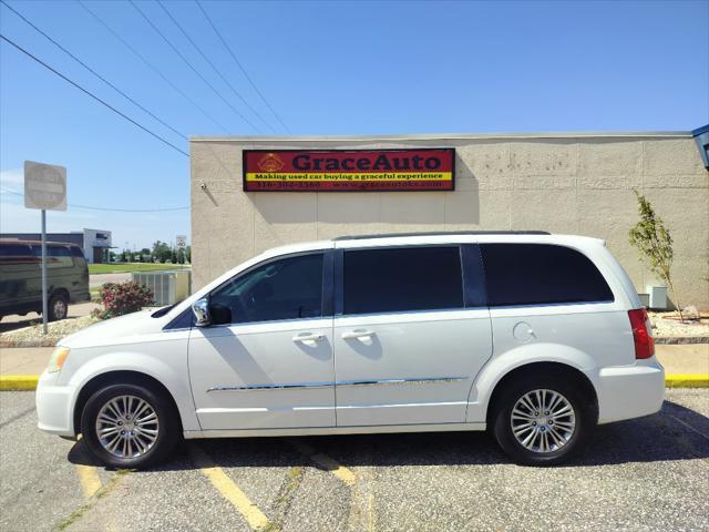 used 2013 Chrysler Town & Country car