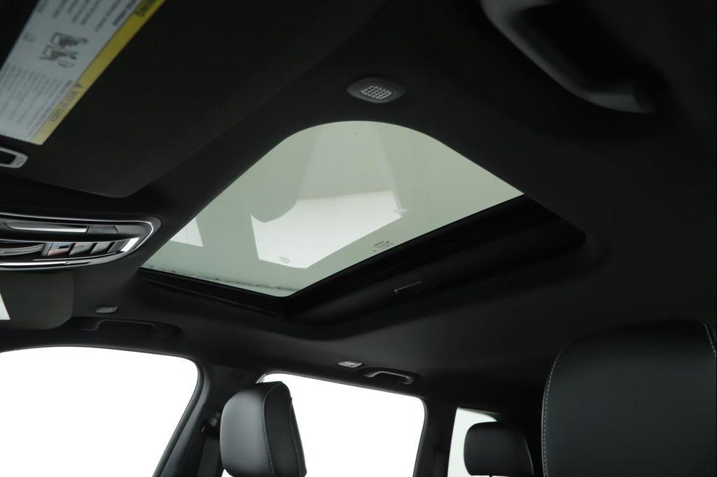 new 2025 Jeep Grand Cherokee car