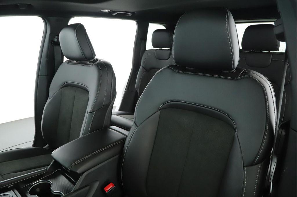 new 2025 Jeep Grand Cherokee car