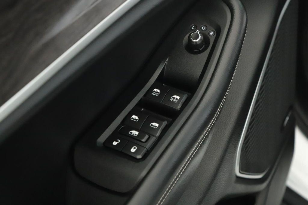 used 2022 Jeep Grand Cherokee car, priced at $33,900