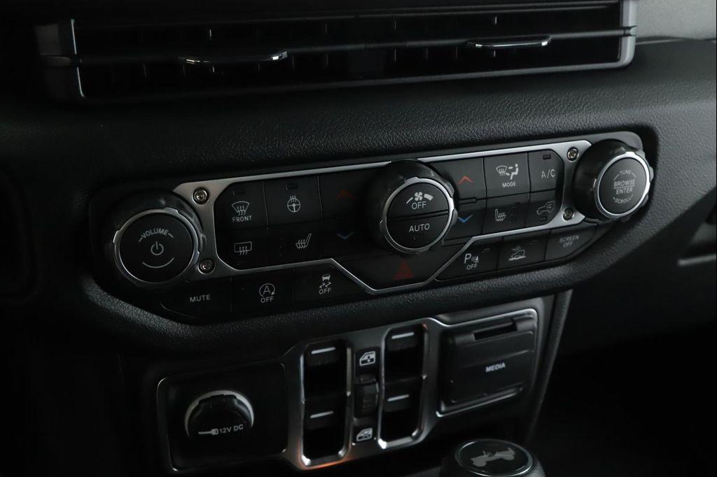 new 2025 Jeep Wrangler car