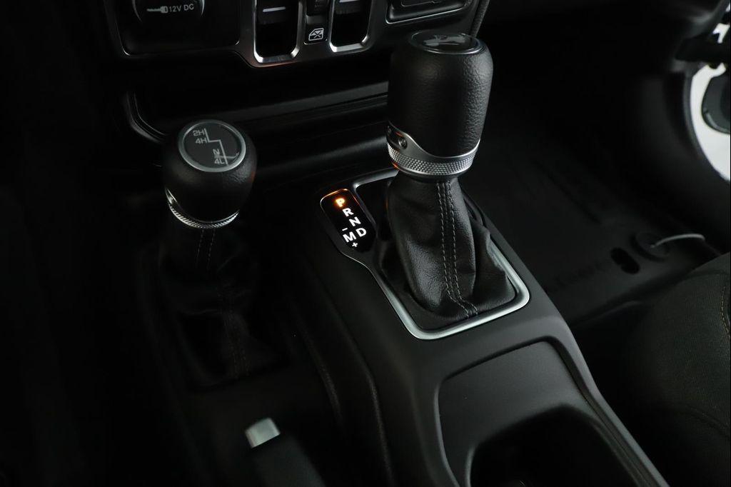 new 2025 Jeep Wrangler car
