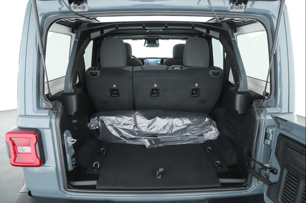 new 2025 Jeep Wrangler car