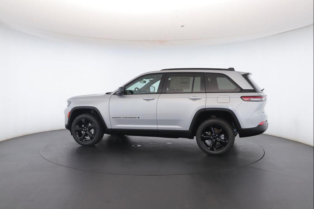 new 2025 Jeep Grand Cherokee car