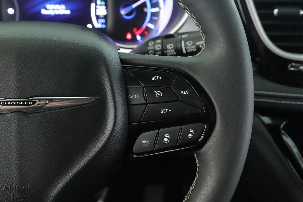 used 2022 Chrysler Pacifica Hybrid car, priced at $31,900