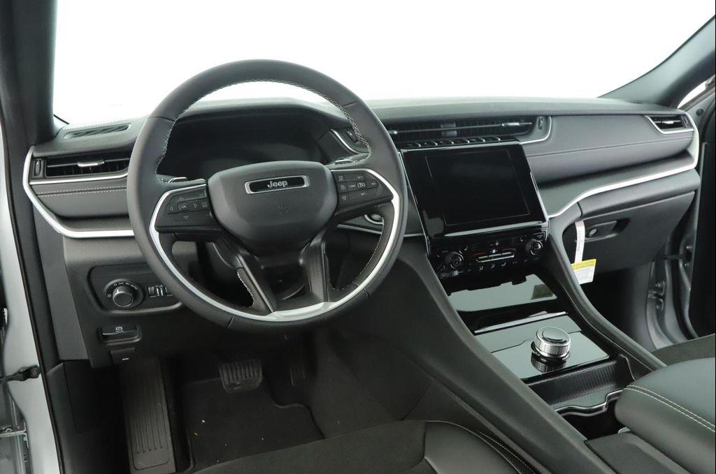 new 2025 Jeep Grand Cherokee car