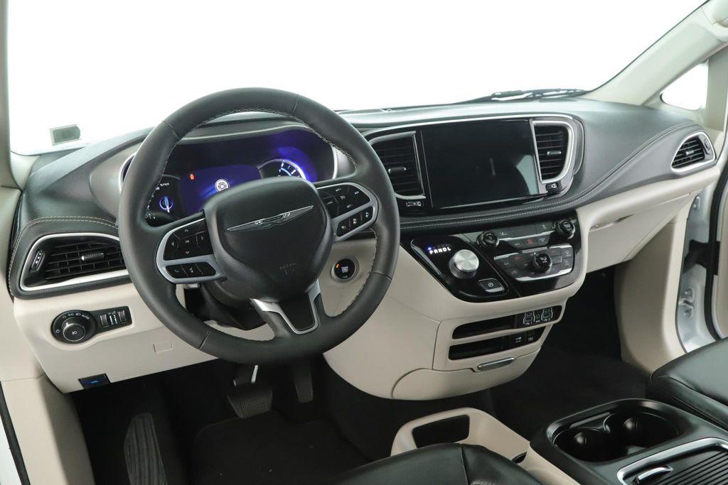 used 2022 Chrysler Pacifica Hybrid car, priced at $32,900