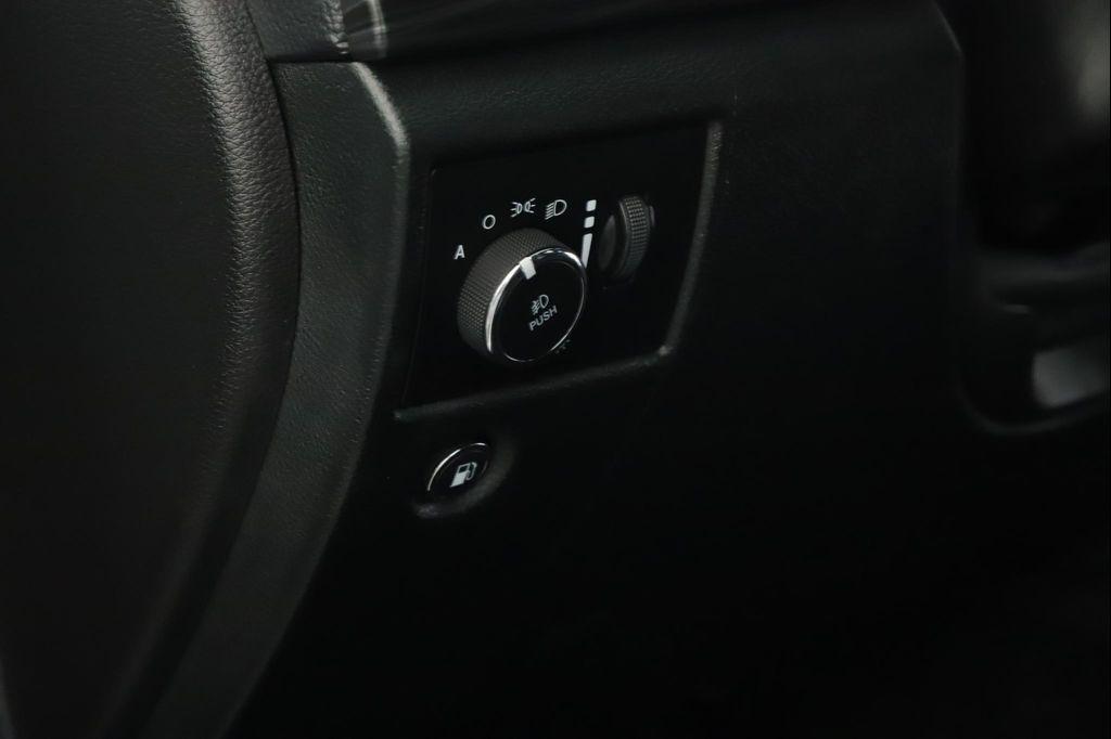 used 2022 Jeep Grand Cherokee car, priced at $27,900