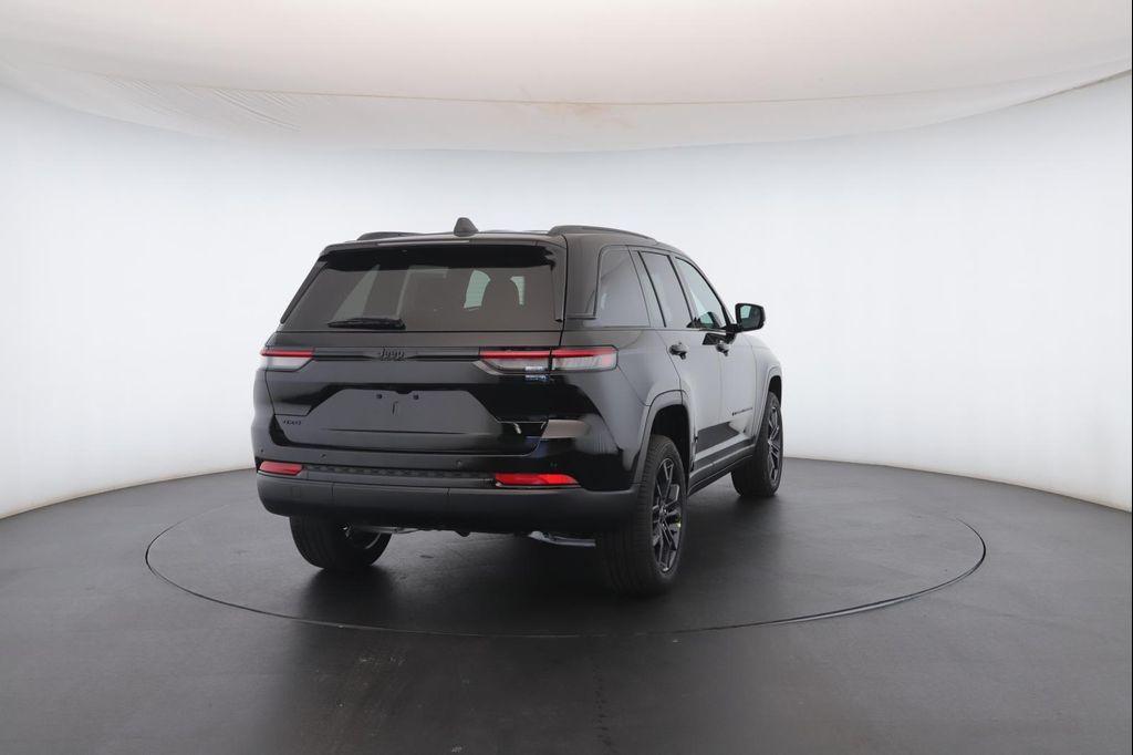 new 2025 Jeep Grand Cherokee car