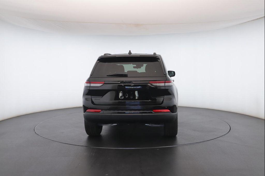 new 2025 Jeep Grand Cherokee car