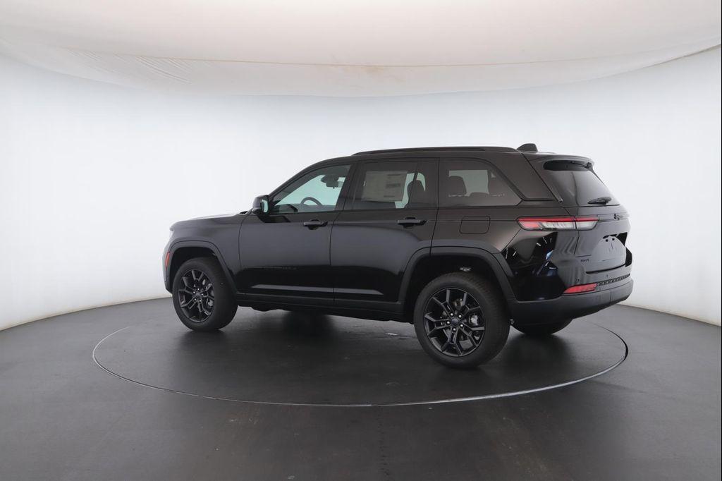 new 2025 Jeep Grand Cherokee car