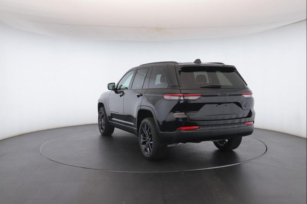 new 2025 Jeep Grand Cherokee car