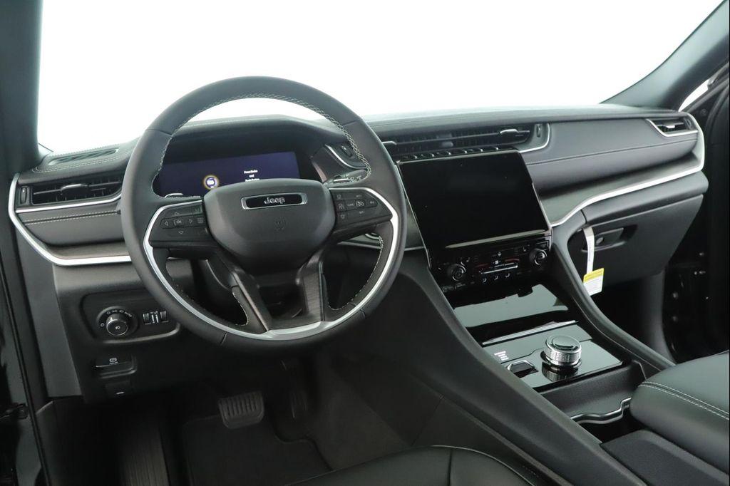 new 2025 Jeep Grand Cherokee car