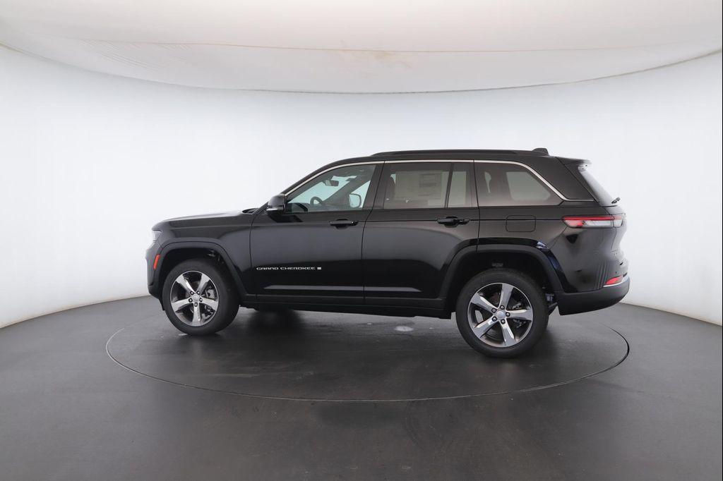 new 2025 Jeep Grand Cherokee car