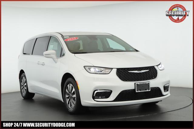 used 2022 Chrysler Pacifica Hybrid car, priced at $39,900