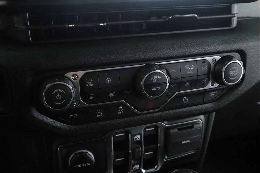new 2025 Jeep Wrangler car