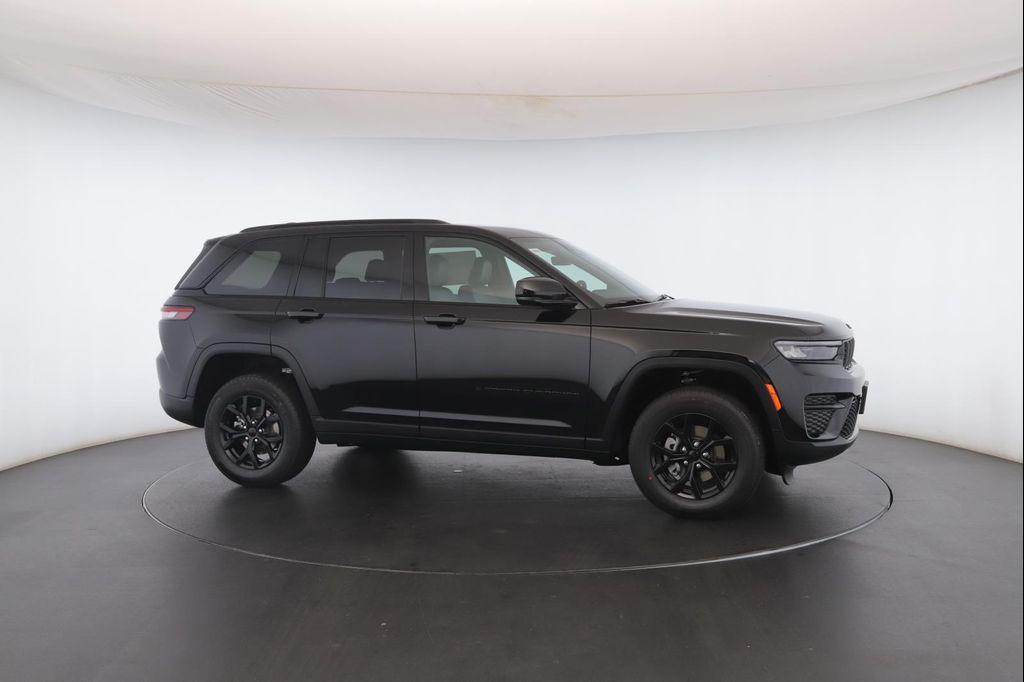 new 2025 Jeep Grand Cherokee car