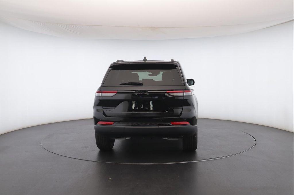 new 2025 Jeep Grand Cherokee car