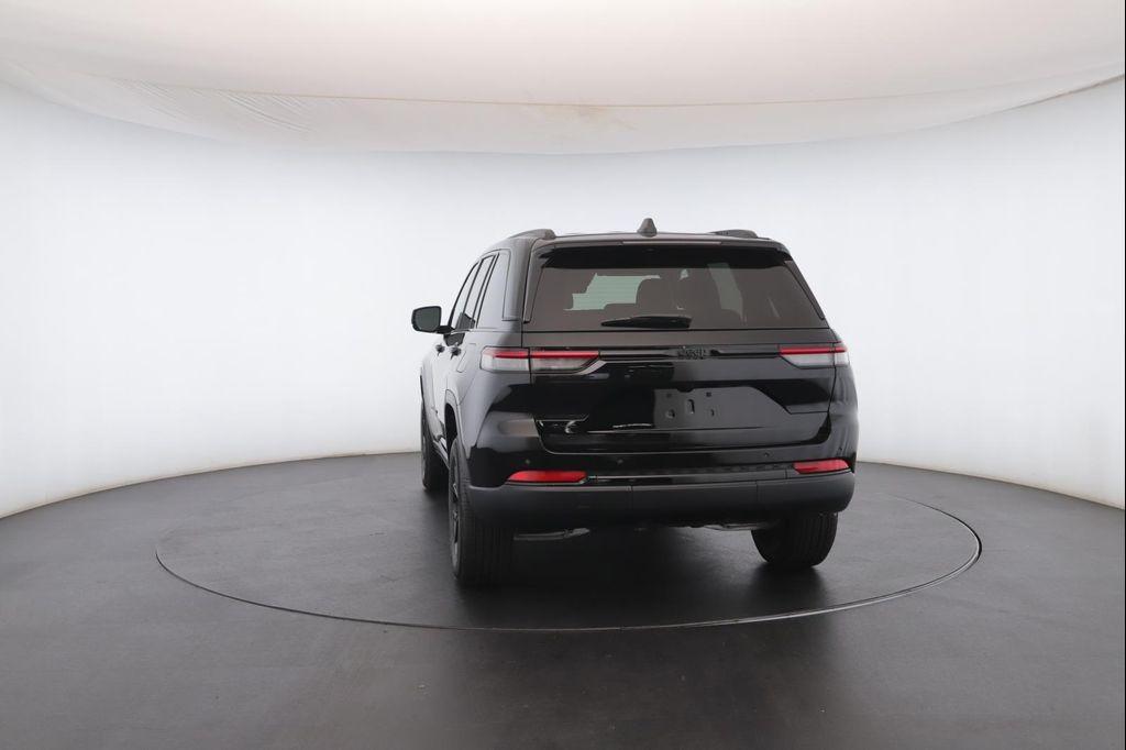 new 2025 Jeep Grand Cherokee car