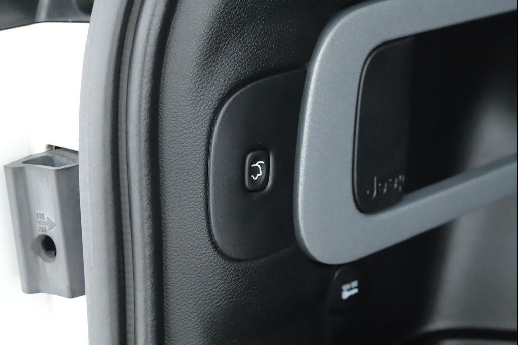 used 2018 Jeep Cherokee car