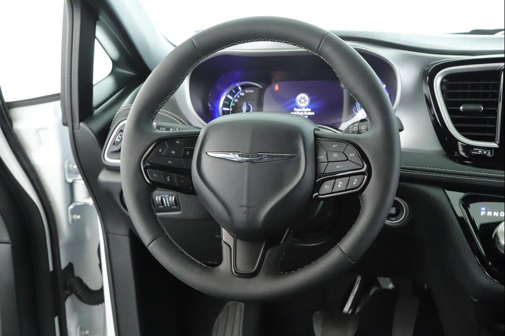 used 2022 Chrysler Pacifica Hybrid car, priced at $38,900