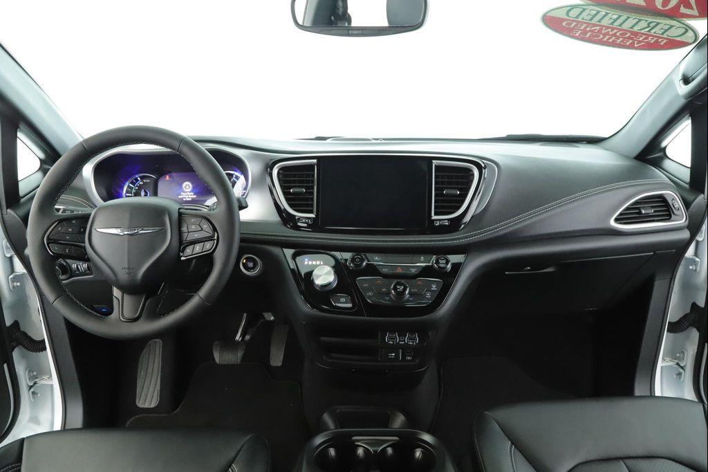 used 2022 Chrysler Pacifica Hybrid car, priced at $38,900
